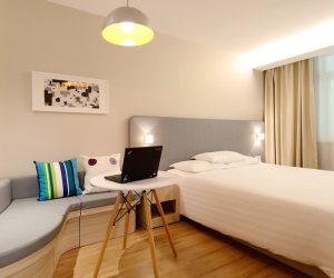 Panoramic King Room 